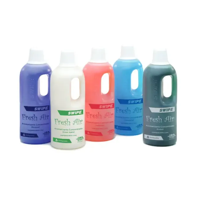 Botellas de limpiador de baños que se utilizan para mantener un aroma fresco, limpio y libre de bacterias en el ambiente.