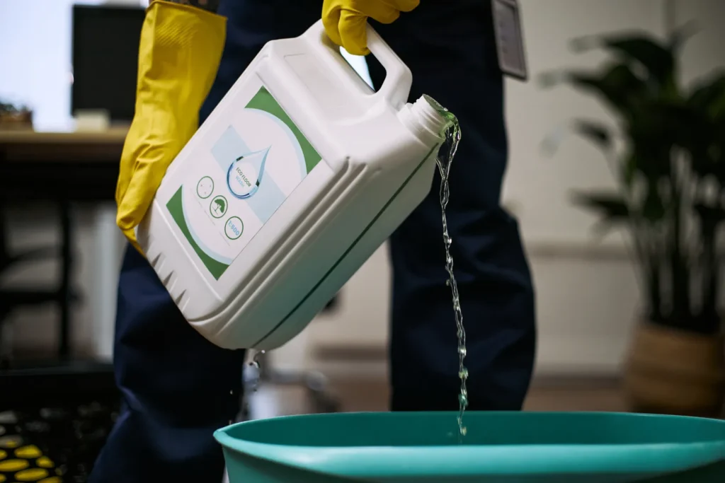 ¿Qué es un producto biodegradable para la limpieza en empresas?